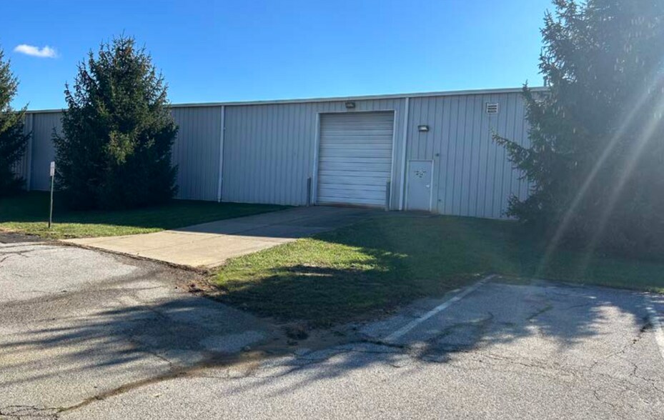More Photos Of 4008 Borman Dr, Batavia Warehouse For Lease