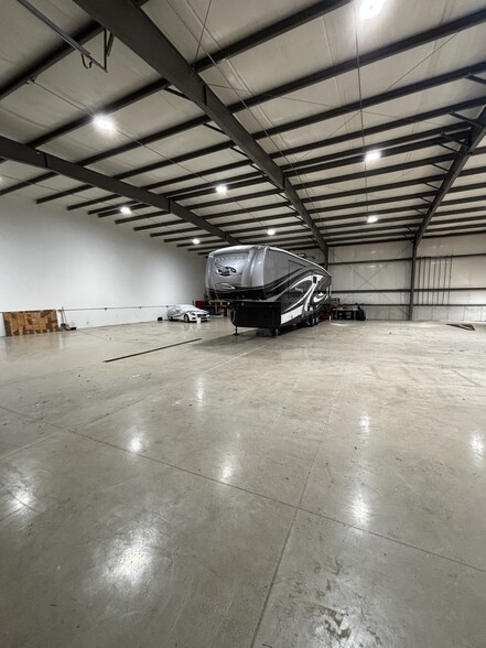 More Photos Of 2785 Klondike Rd, West Lafayette Showroom For Lease