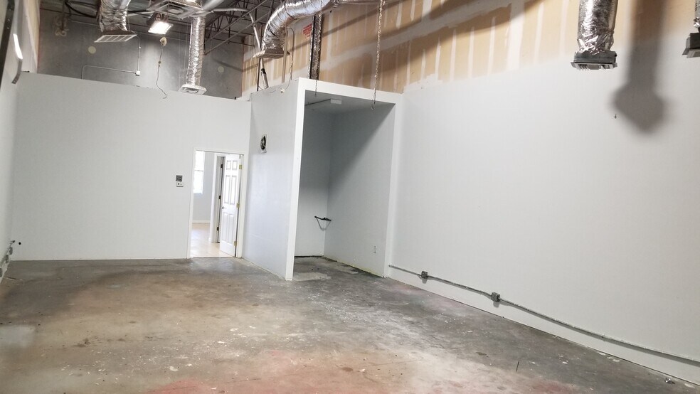 More Photos Of 413 NE Van Loon Ln, Cape Coral Light Distribution For Lease