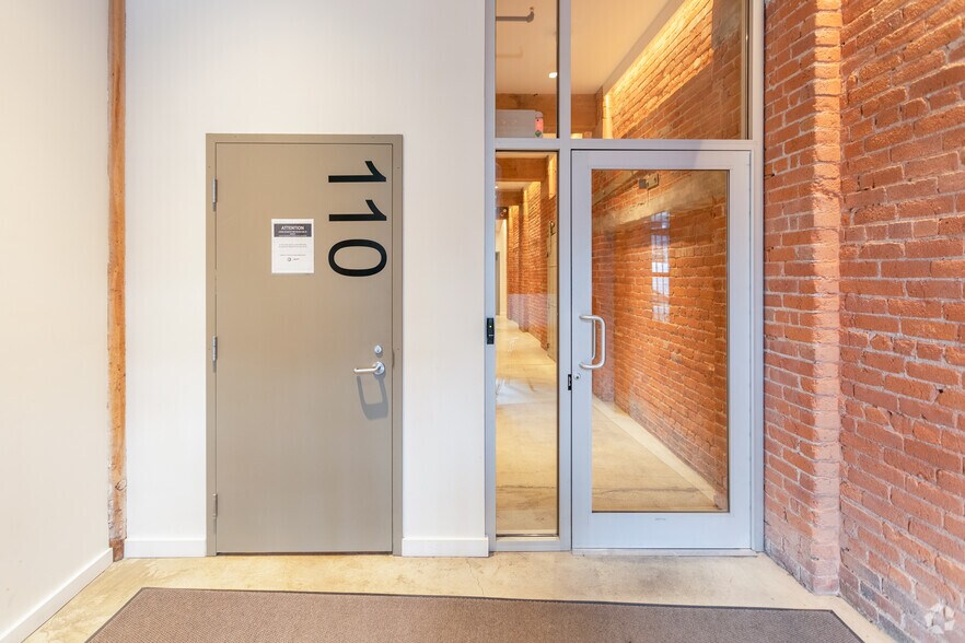 More Photos Of 339 Railway St, Vancouver Loft Creative Space For Lease