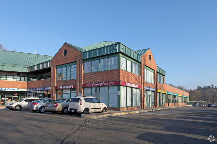 More Photos Of 126 Wellington St W, Aurora Freestanding For Lease