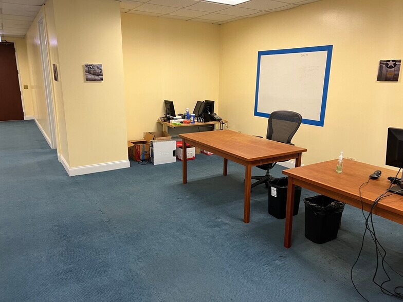 More Photos Of 211 W Wacker Dr, Chicago Office For Lease