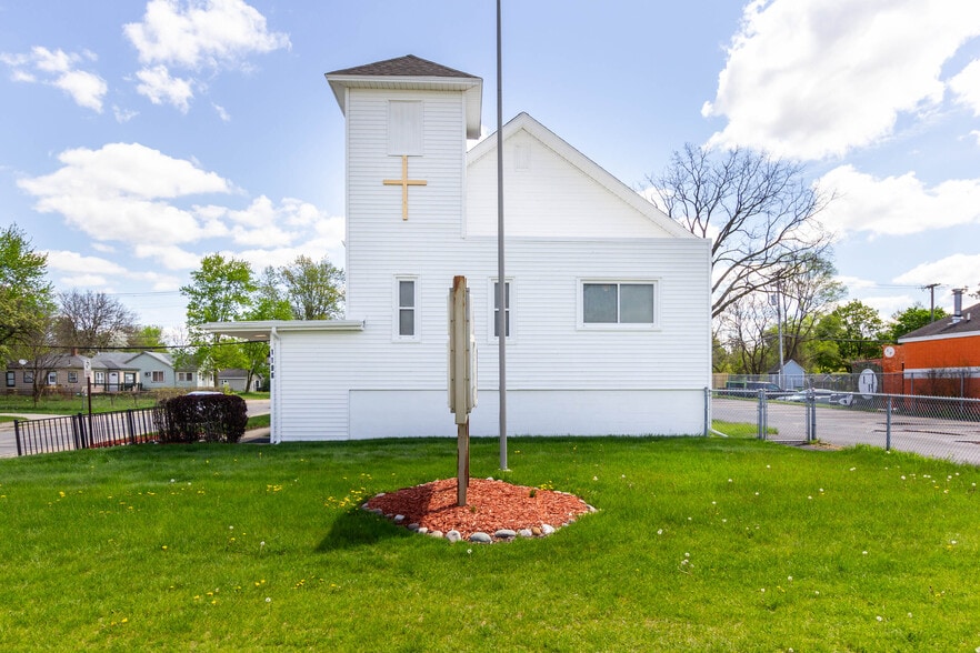 More Photos Of 1196 Joslyn Ave, Pontiac Religious Facility For Sale