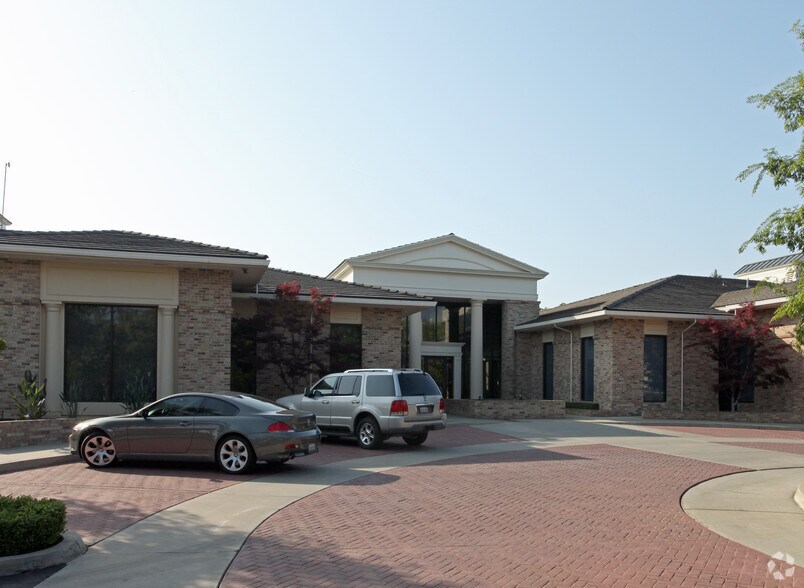 More Photos Of 8221-8227 N Fresno St, Fresno Office For Lease