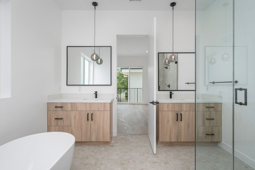 More Photos Of 726 Robinson St, Los Angeles Apartments For Sale