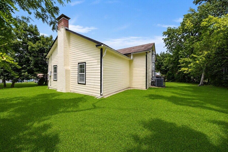 More Photos Of 1309 15th St, Huntsville Storefront Retail Residential For Sale