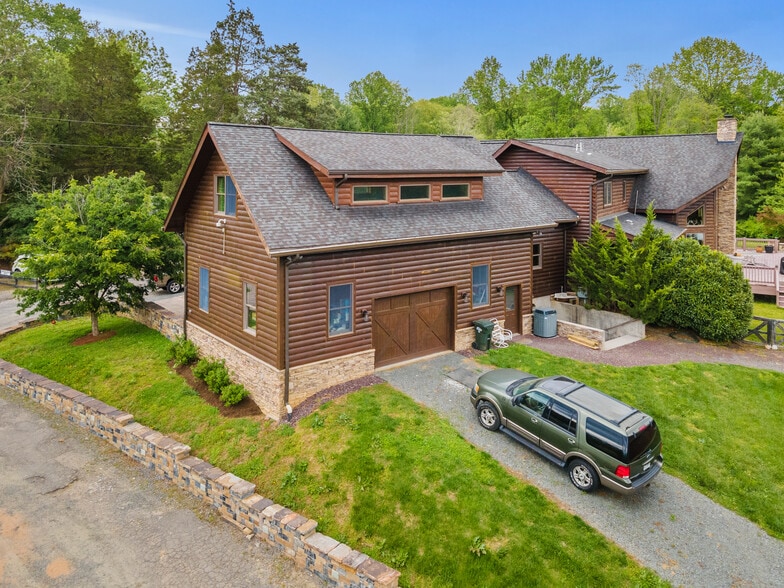 More Photos Of 11501 Popes Head Rd, Fairfax Garden Center For Sale