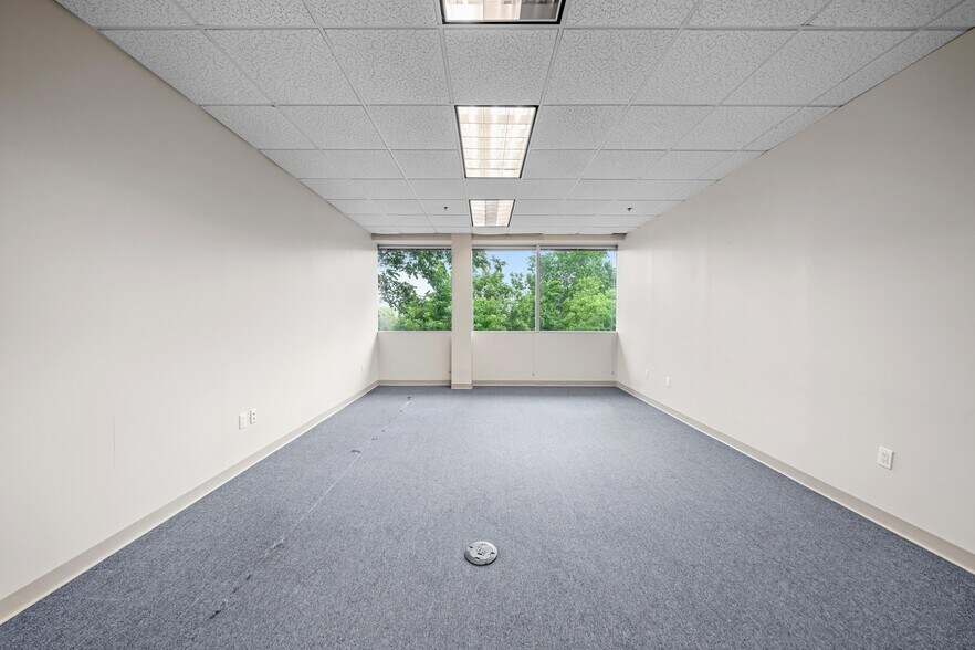 More Photos Of 7840 N Sam Houston Pky W, Houston Office For Lease