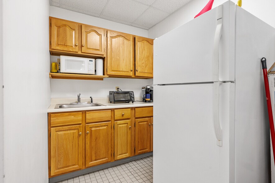 More Photos Of 176 East Main St, Westborough Medical For Sale