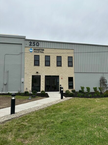 More Photos Of 250 Canal Rd, Fairless Hills Warehouse For Lease