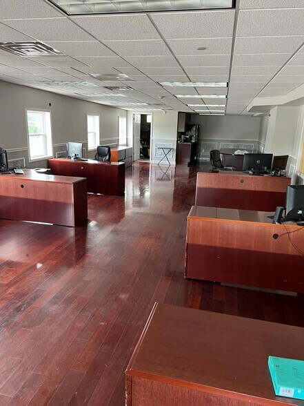 Primary Photo Of 16400 S Dixie Hwy, Markham Truck Terminal For Lease