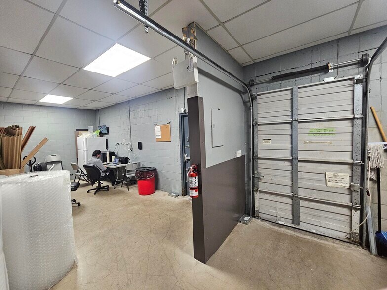 More Photos Of 7637 Edmonds St, Burnaby Storefront Retail Office For Lease