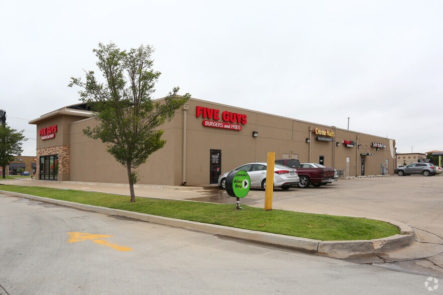 More Photos Of 631 SW 19th St, Moore Freestanding For Lease