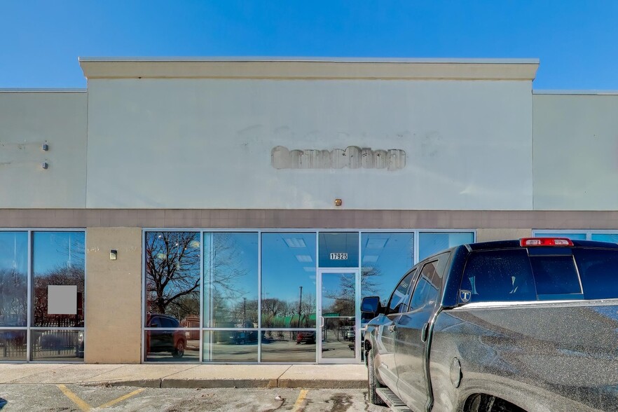 More Photos Of 17923-17927 Halsted St, Homewood Unknown For Lease