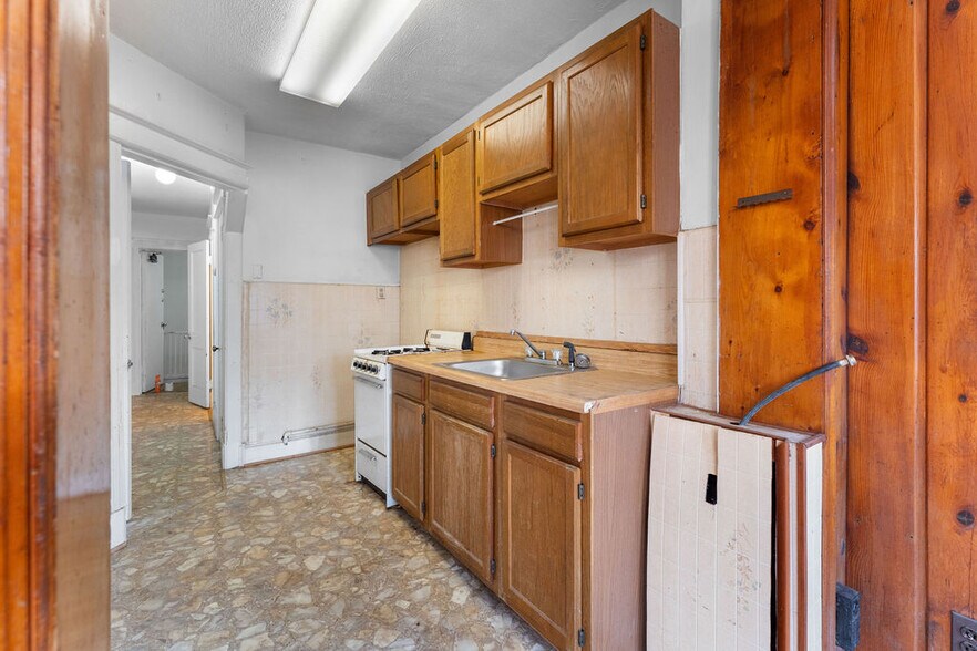 More Photos Of 2206-2208 Naylor Rd SE, Washington Storefront Retail Residential For Sale