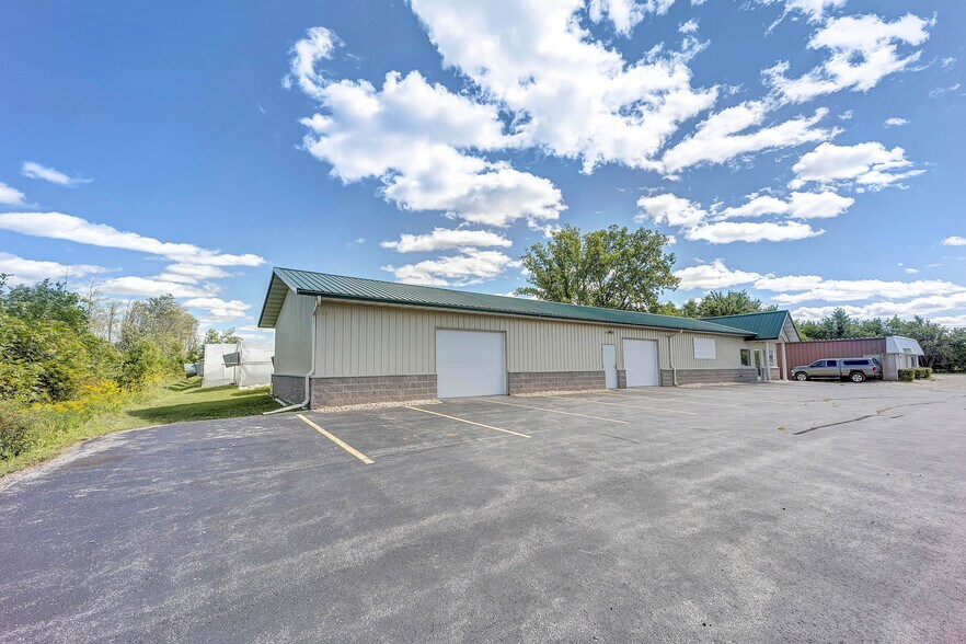 More Photos Of 4040 Velp Ave, Green Bay Specialty For Sale