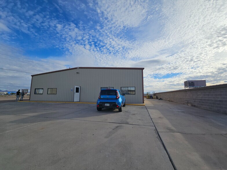 More Photos Of 1470 E Gardena Rd, Fort Mohave Flex For Lease