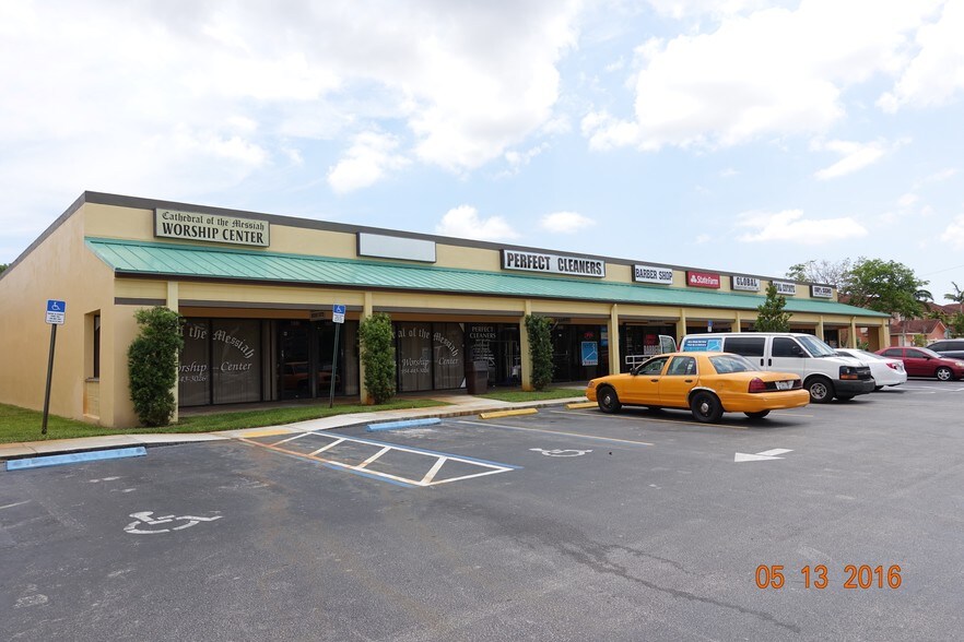 More Photos Of 1501-1571 N Palm Ave, Pembroke Pines General Retail For Sale