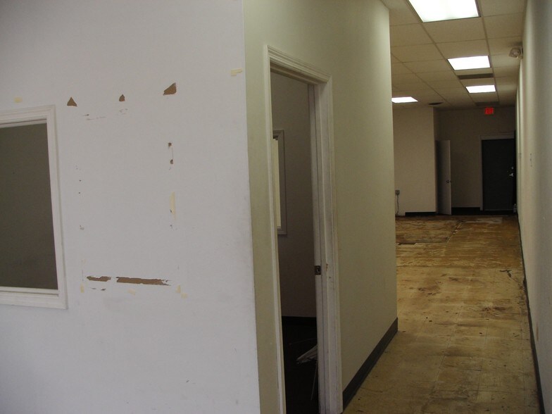 More Photos Of 256 Hwy 206 S, Hillsborough General Retail For Lease