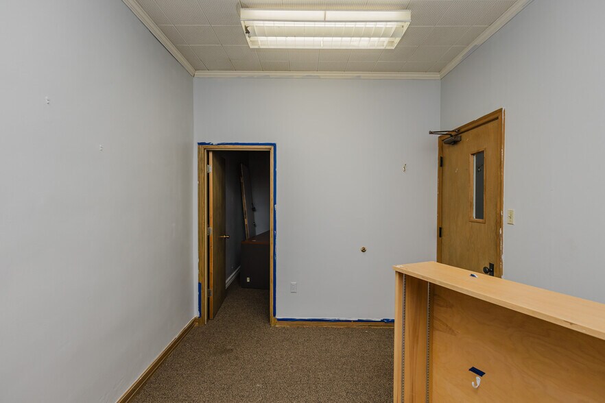 More Photos Of 724 N Main St, Newton Storefront For Sale