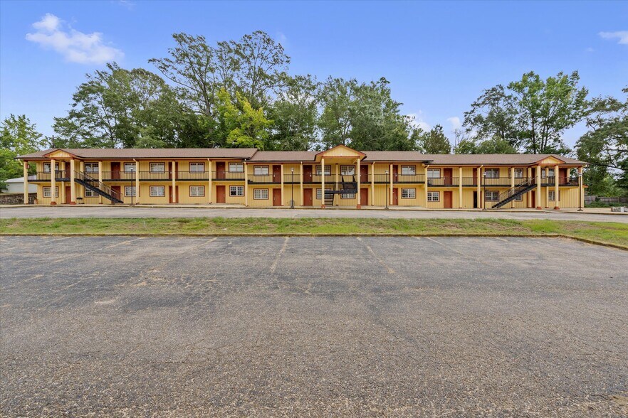 More Photos Of 32810 Highway 43, Thomasville Hotel For Sale