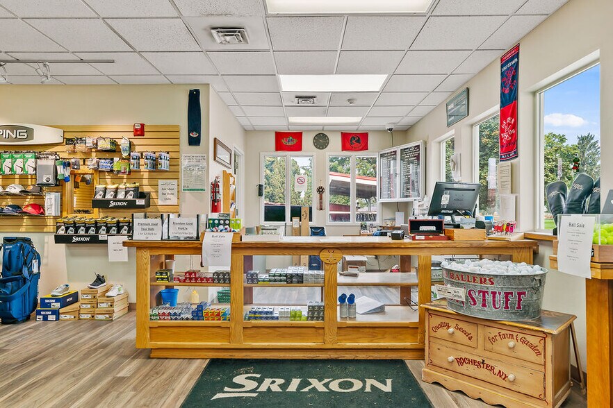 More Photos Of 31 Ray Rd, Sunnyside Sports And Entertainment For Sale