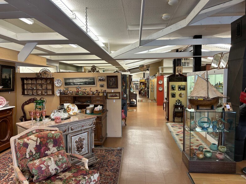 More Photos Of 901 Mainstreet, Hopkins Storefront Retail Residential For Sale