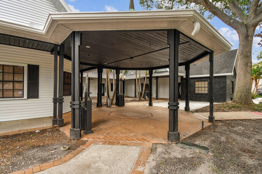 More Photos Of 300 E Bay Dr, Largo Office For Lease