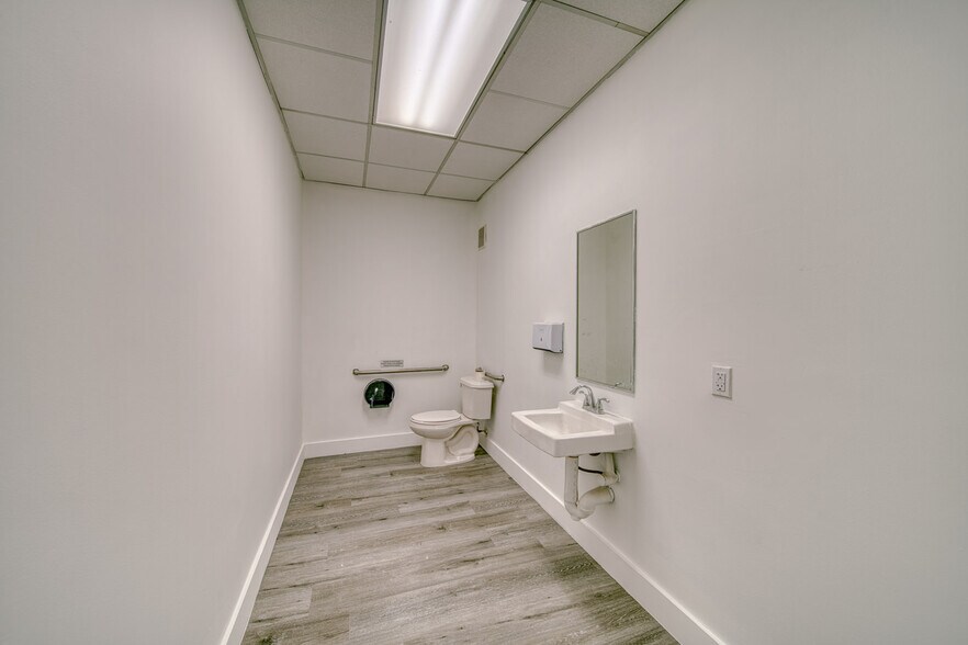 More Photos Of 15801 S Dixie Hwy, Miami Unknown For Lease