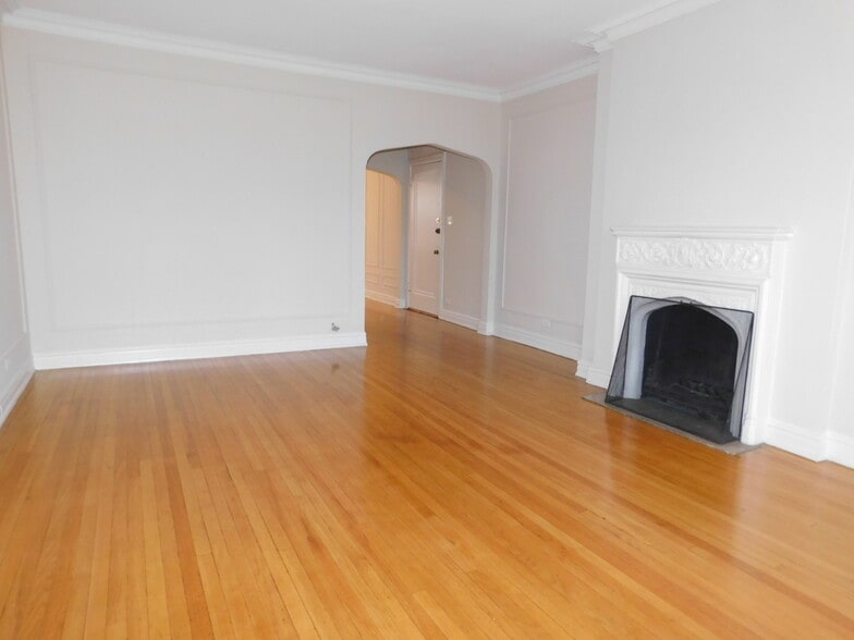 More Photos Of 940 Judson Ave, Evanston Apartments For Sale