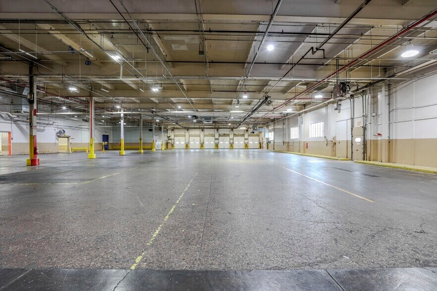 More Photos Of 2929 N Shadeland Ave, Indianapolis Manufacturing For Sale