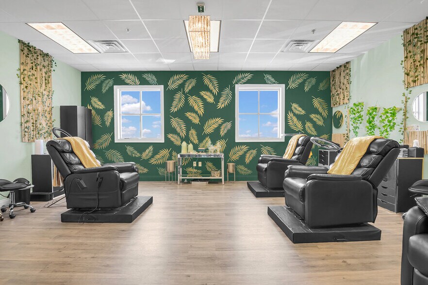 More Photos Of 127 Bellagio Cir, Sanford Office For Lease