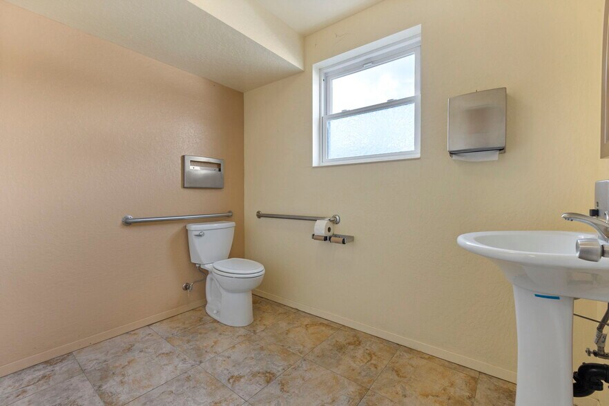 More Photos Of 19478 Village Dr, Sonora Flex For Sale