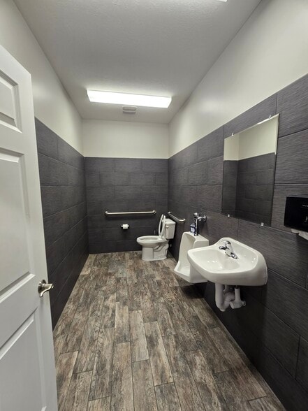 More Photos Of 3113 Mogadore Rd, Akron Warehouse For Sale