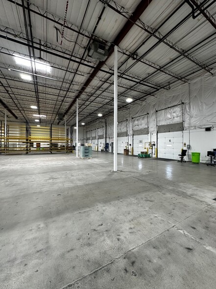 More Photos Of 2214 Braker Ln, Austin Distribution For Lease