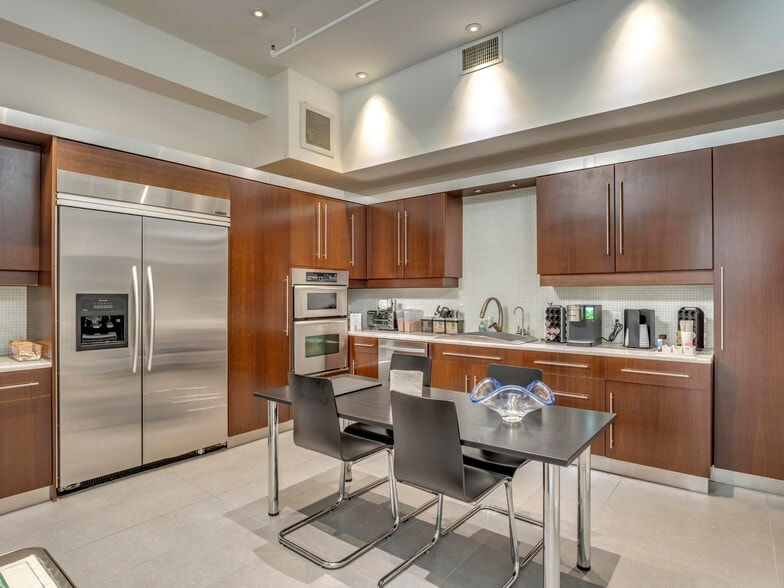 More Photos Of 45-47 NE 36th St, Miami Freestanding For Sale