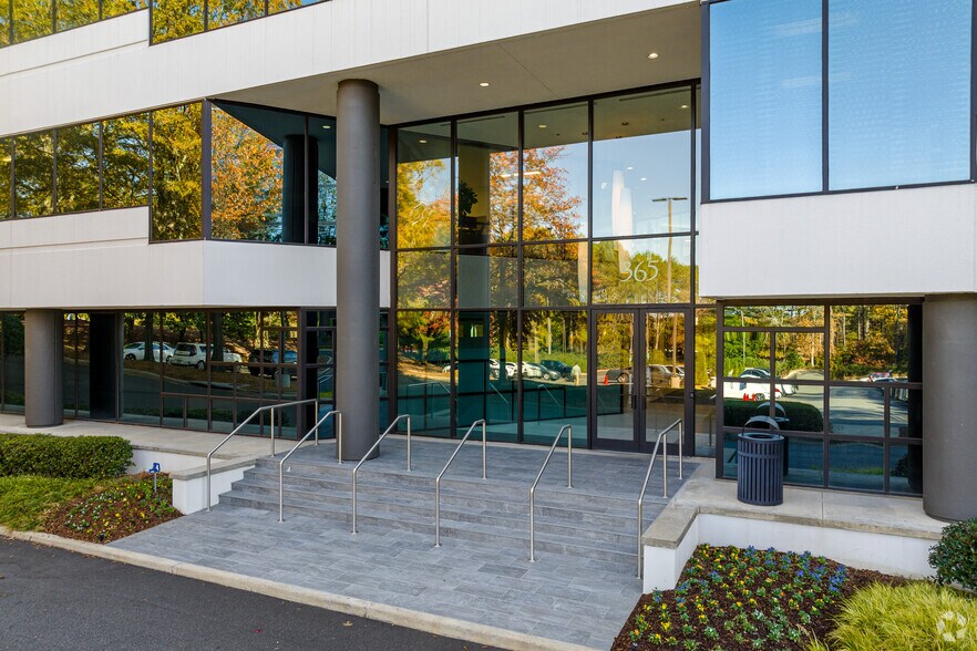 More Photos Of 375 Northridge Rd, Atlanta Unknown For Lease