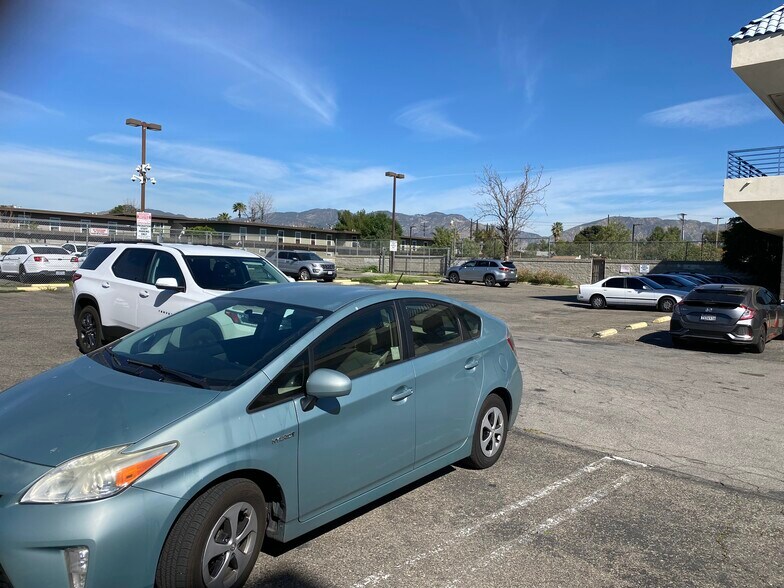 More Photos Of 13545-13557 Van Nuys Blvd, Pacoima Unknown For Lease