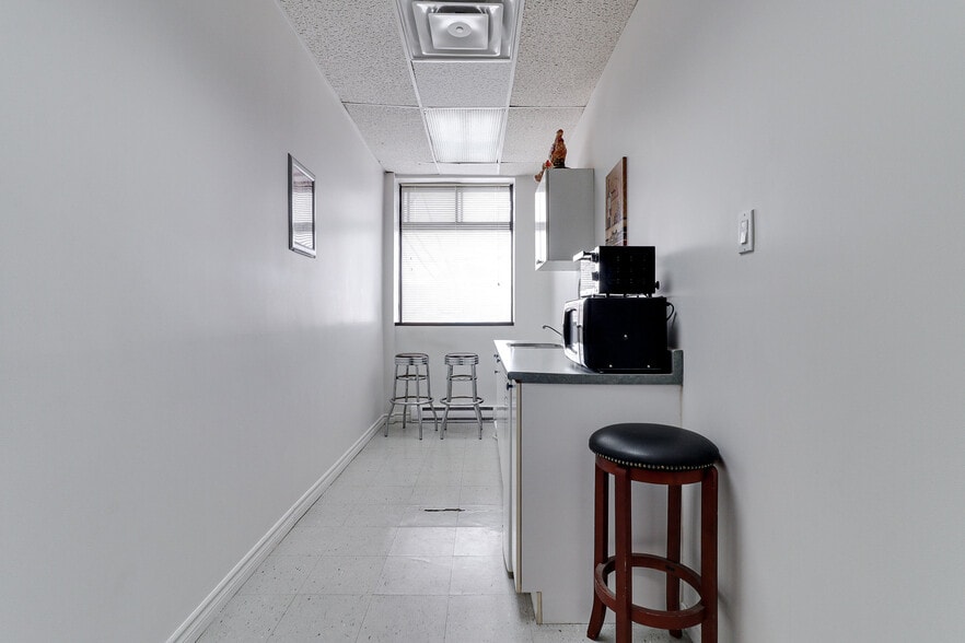 More Photos Of 10021 Av De London, Montréal Industrial For Sale