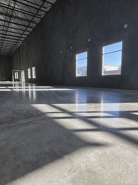 More Photos Of 500-550 Corporate Hills Dr, Saint Charles Warehouse For Lease