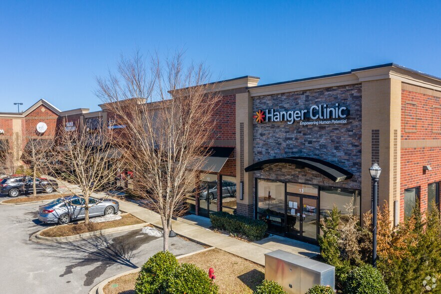 More Photos Of 200-208 Indian Lake Blvd, Hendersonville General Retail For Lease