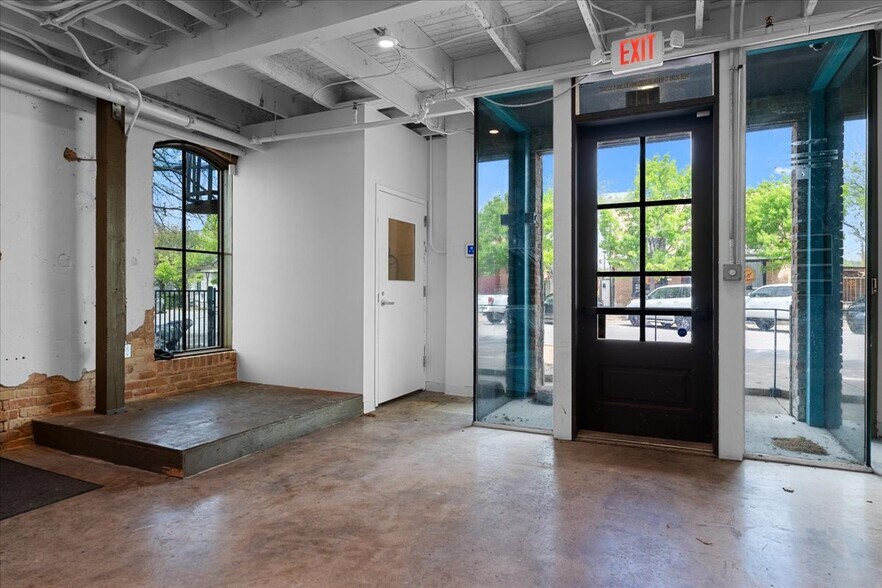 More Photos Of 117 East St, Hutto Loft Creative Space For Sale