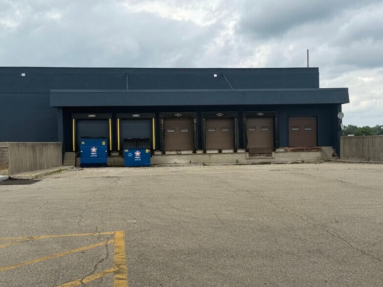 More Photos Of 2700 Miamisburg Centerville Rd, Dayton Department Store For Lease