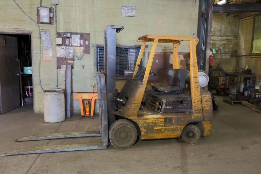 More Photos Of 633 Fellows Ave, Hanover Township Warehouse For Sale