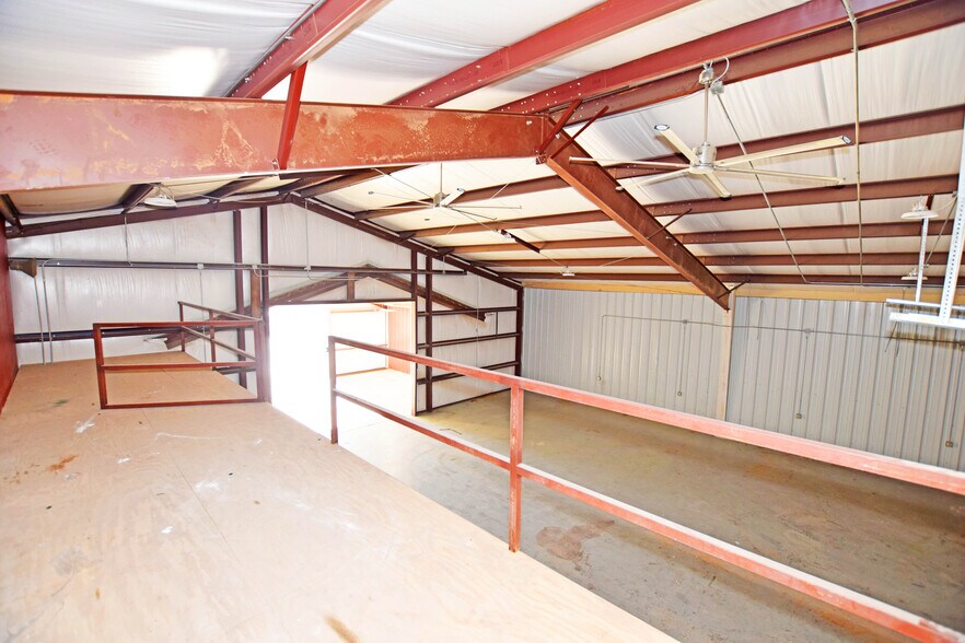 More Photos Of 327 SE Loop 338, Odessa Flex For Lease