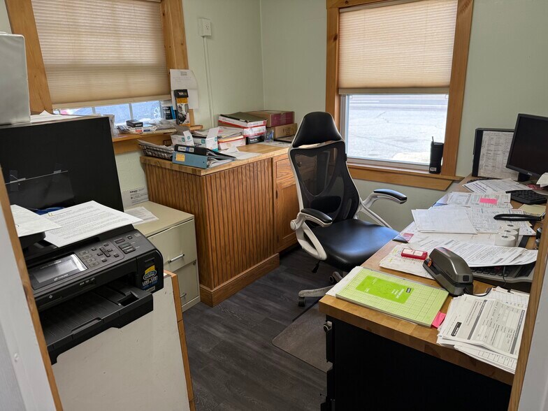 More Photos Of 1310 W High St, Pottstown Specialty For Sale