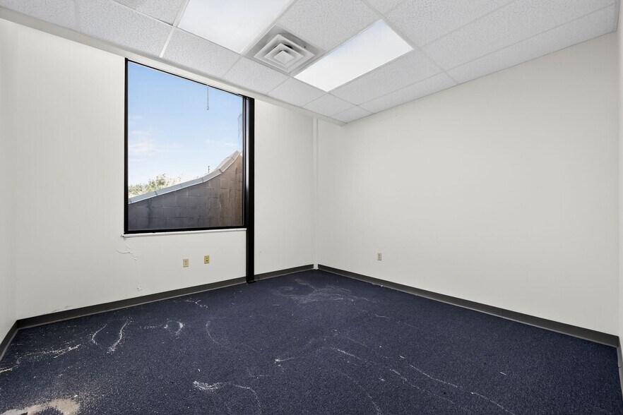 More Photos Of 514 E King Rd, Malvern Storefront Retail Office For Sale