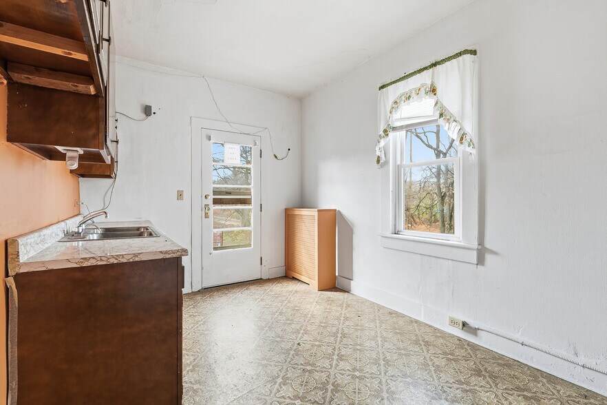 More Photos Of 8 W Olive St, Scranton Office For Sale