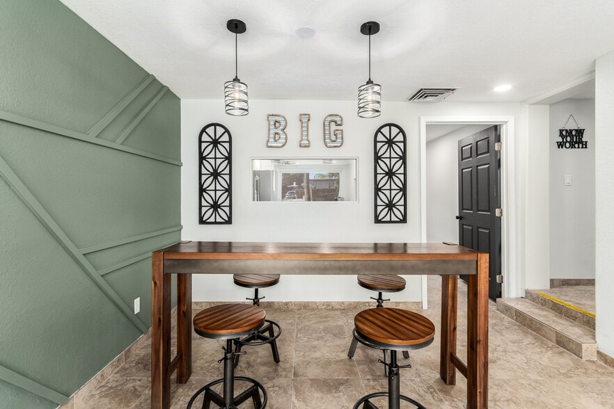 More Photos Of 727 N Swan Rd, Tucson Office For Sale