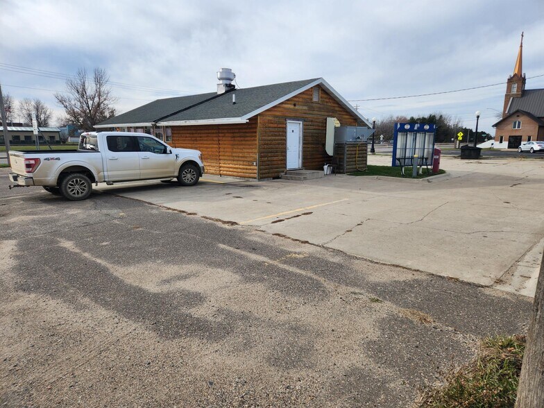 More Photos Of 5 N Farwell St, Verndale Restaurant For Lease